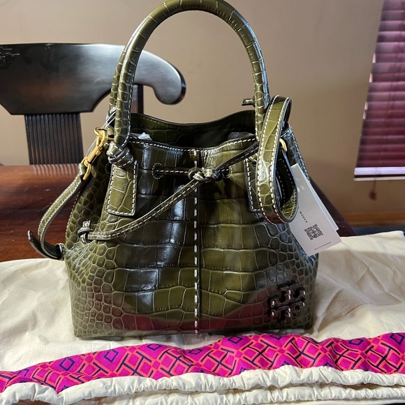 Tory Burch MCGRAW EMBOSSED SMALL DRAWSTRING SATCHEL
New Olive - Picture 6 of 10